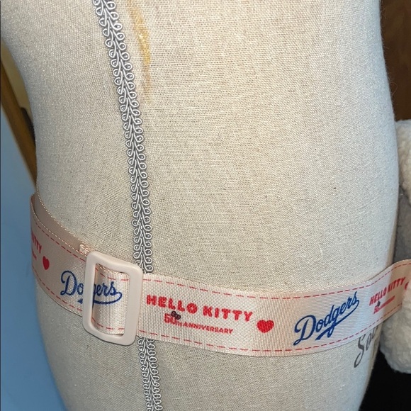 Dodgers Hello Kitty Collaboration Fanny Pack  Adjustable Strap new without tags - Picture 4 of 7